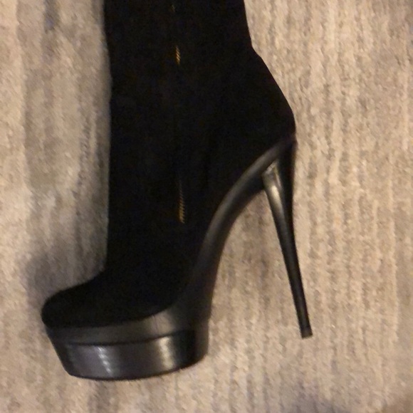 A pair of size 9 Rachel Zoe heal boots - Picture 3 of 6